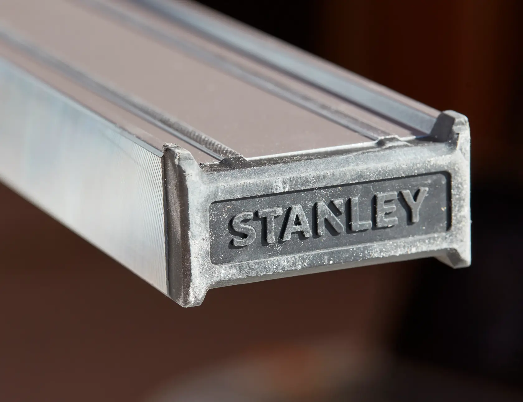 Photo of STANLEY 0-43-648 aluminum spirit level, close-up of branded end cap.