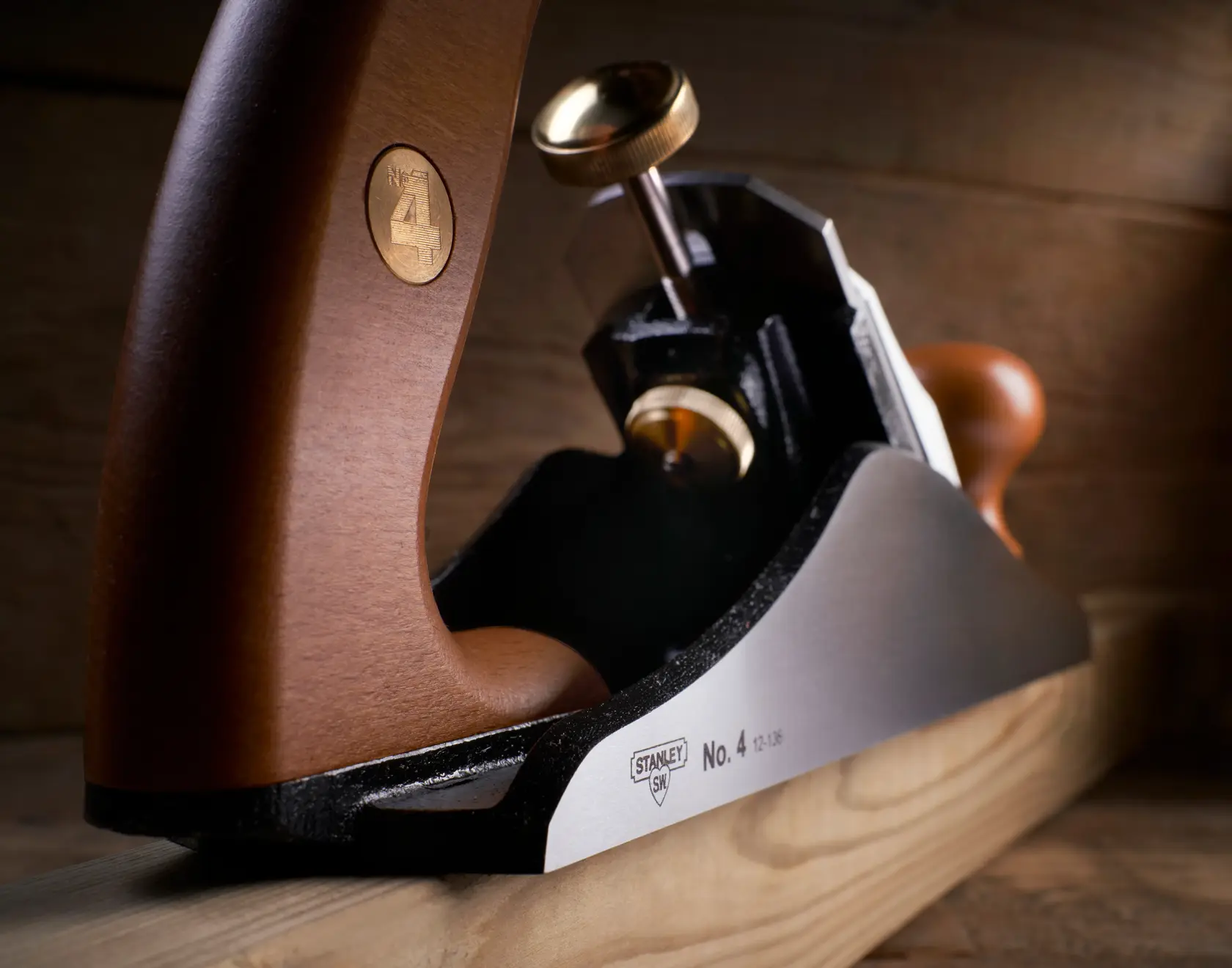 STANLEY 1-12-136 No. 4 hand plane with wood handle, close-up photography on a wooden surface.