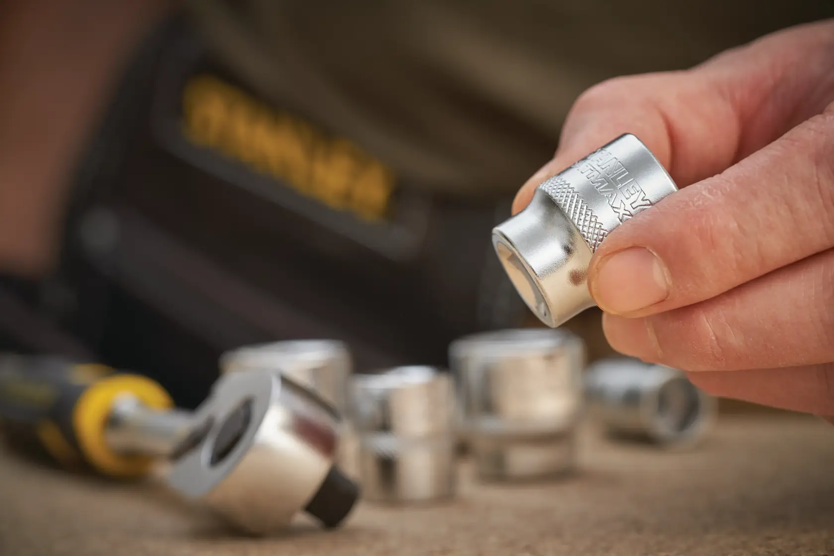 STANLEY FMMT17224-0 socket with ratchet, close-up photography showing silver sockets and tool.