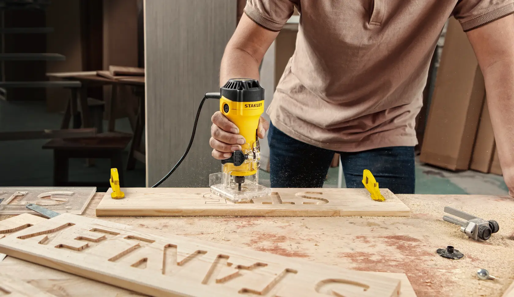 STANLEY router ST55-B2, ST55-KR, ST55, ST55-B3, ST55-B2C, ST55-BR carving wood letters, photography.